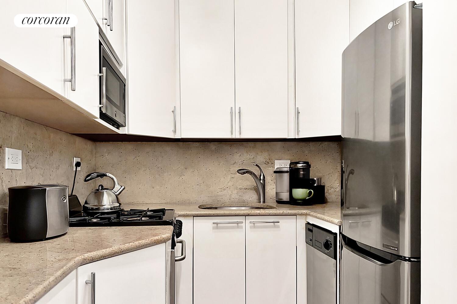 153 East 57th Street, Unit 6A Manhattan, NY 10022 - Photo 4 of 9