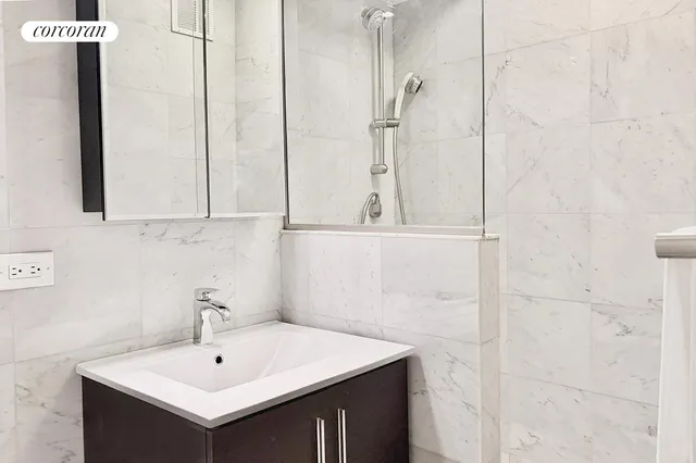 $499,000 | 153 East 57th Street, Unit 6A | Midtown East