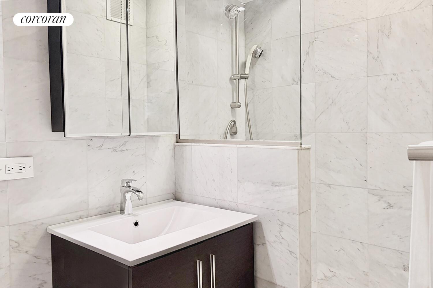 153 East 57th Street, Unit 6A Manhattan, NY 10022 - Photo 5 of 9