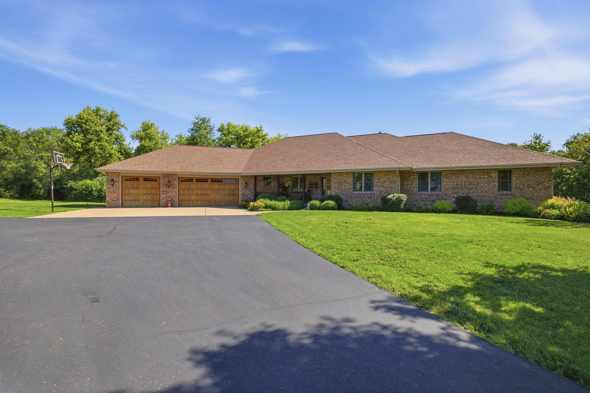 9325 East Six Corners Road Johnstown, WI 53563 - Photo 4 of 42 Front of home