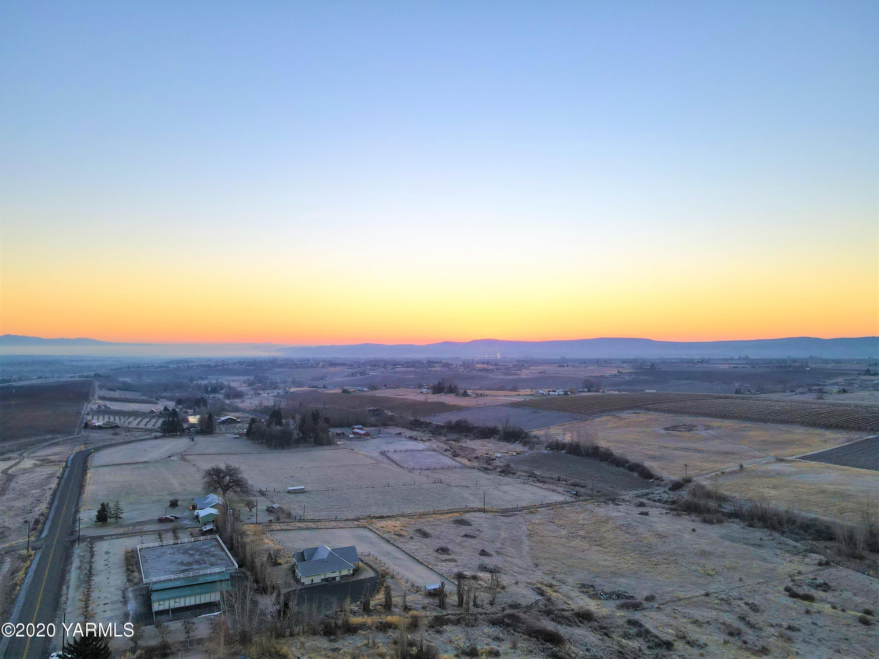 1800 Cook Road Yakima, WA 98908 - Photo 36 of 42 Sunrise aerial looking East