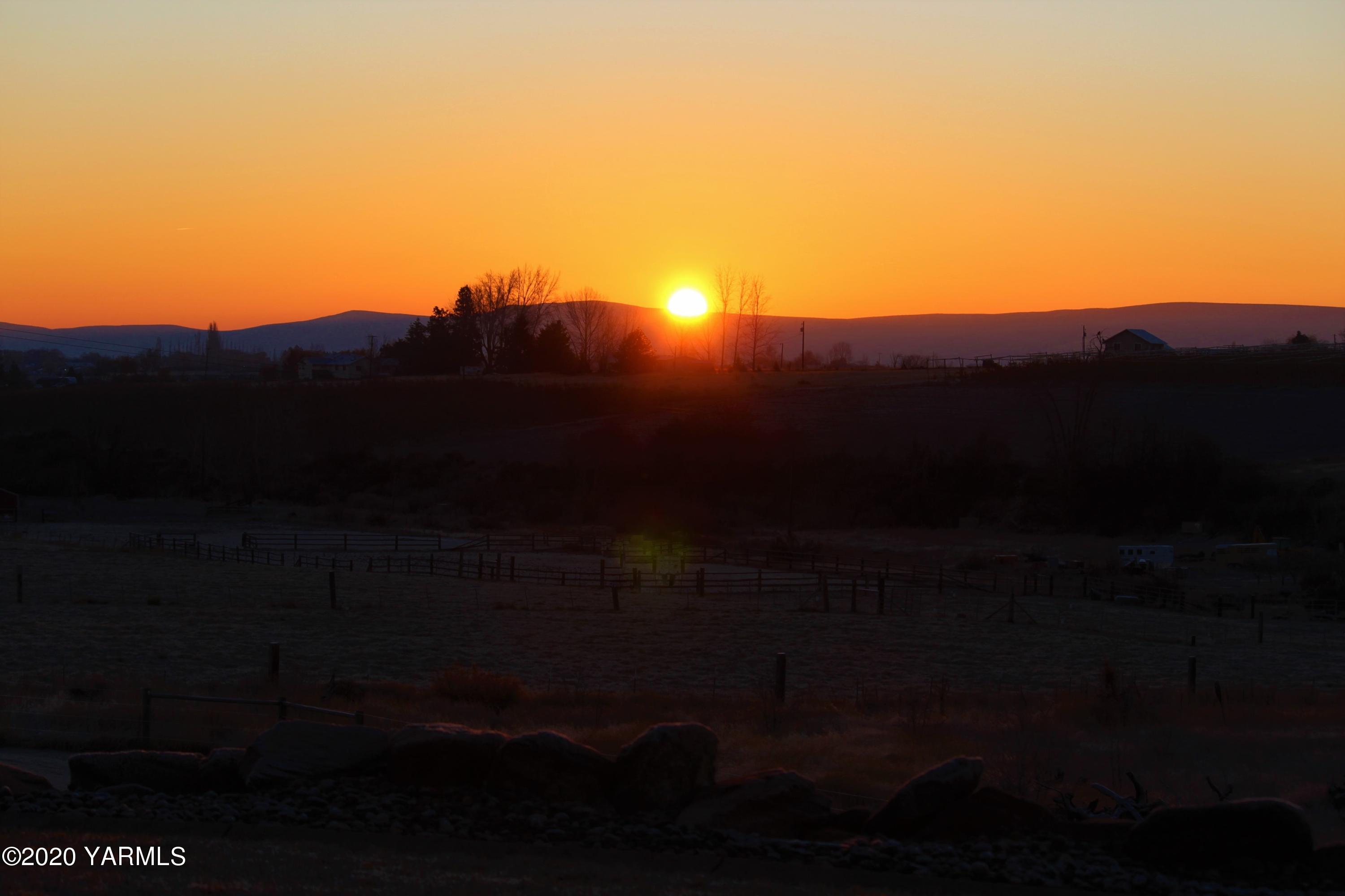 1800 Cook Road Yakima, WA 98908 - Photo 38 of 42 Just as sunrise started