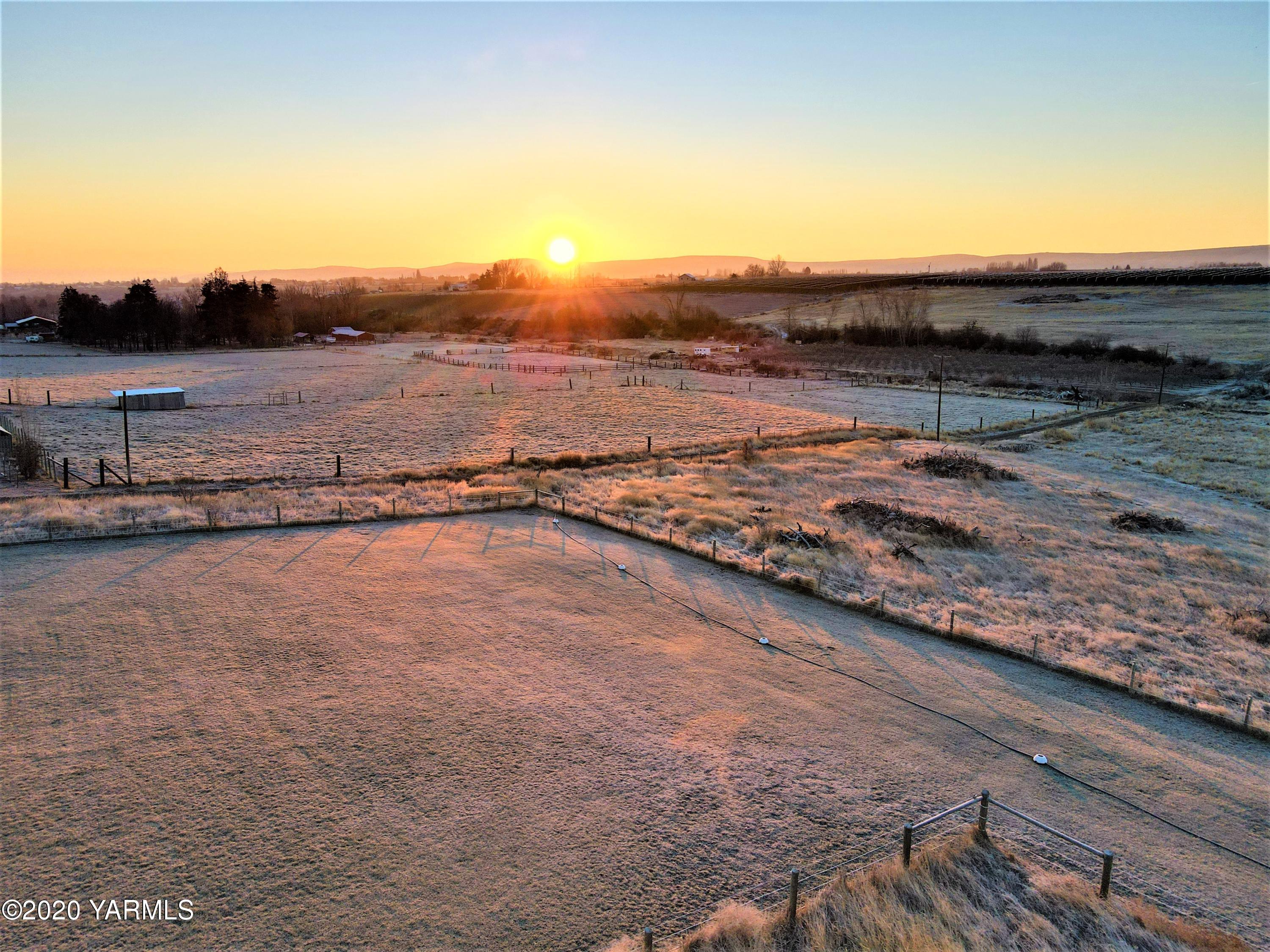 1800 Cook Road Yakima, WA 98908 - Photo 40 of 42 Sunrise over pasture area