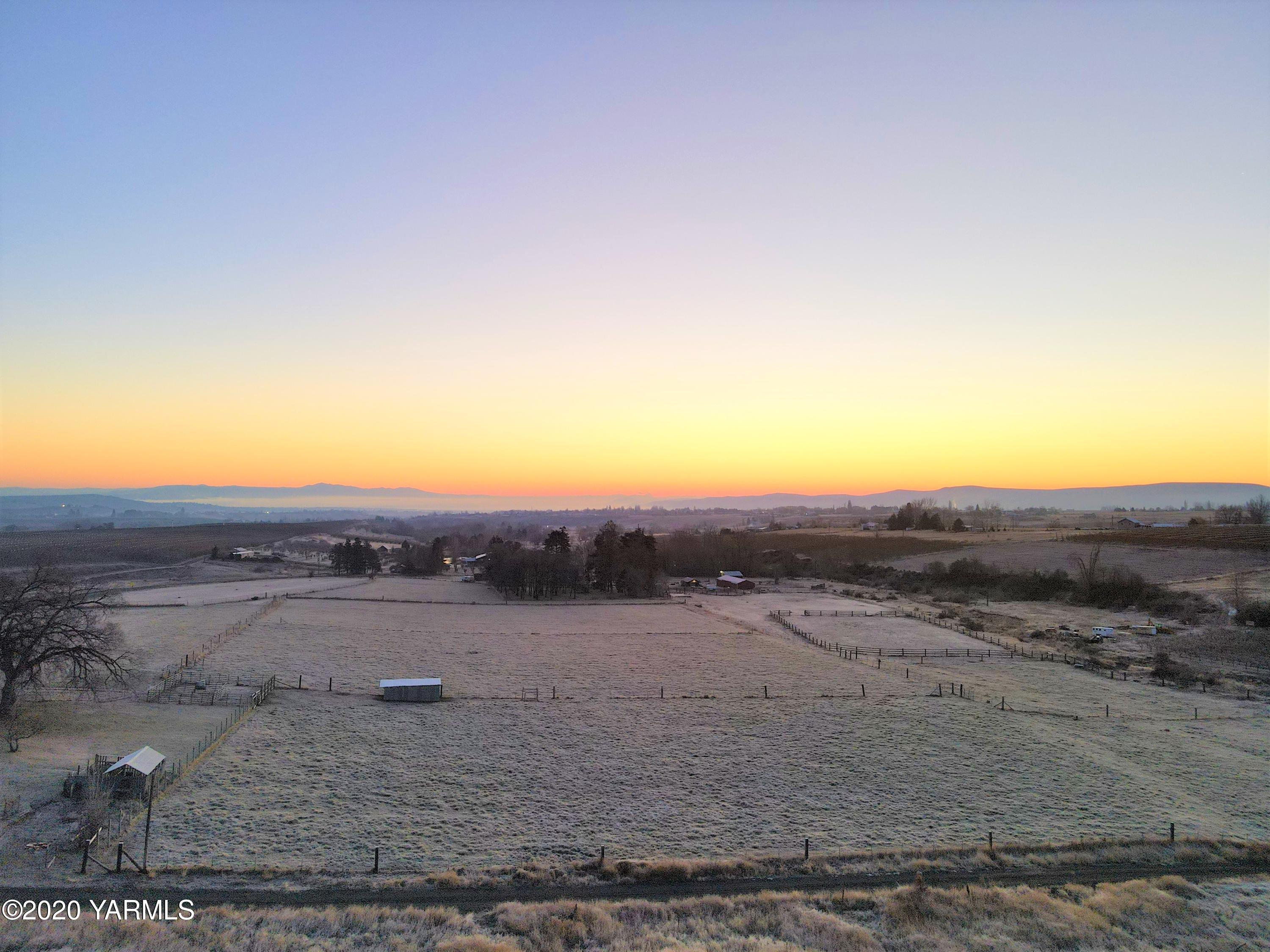 1800 Cook Road Yakima, WA 98908 - Photo 42 of 42 View From The Property East