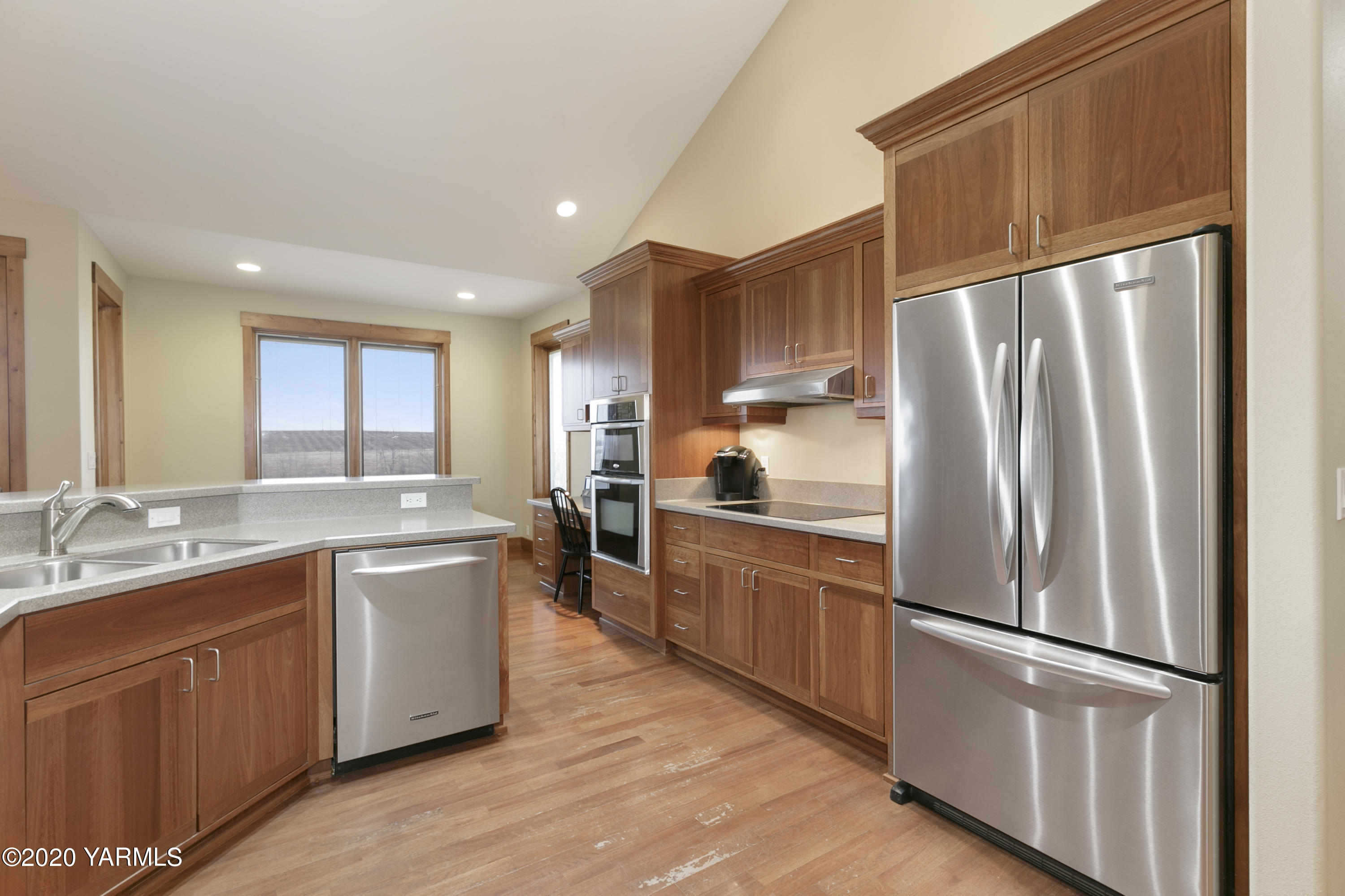 1800 Cook Road Yakima, WA 98908 - Photo 10 of 42 Kitchen Stainless Appliance Package