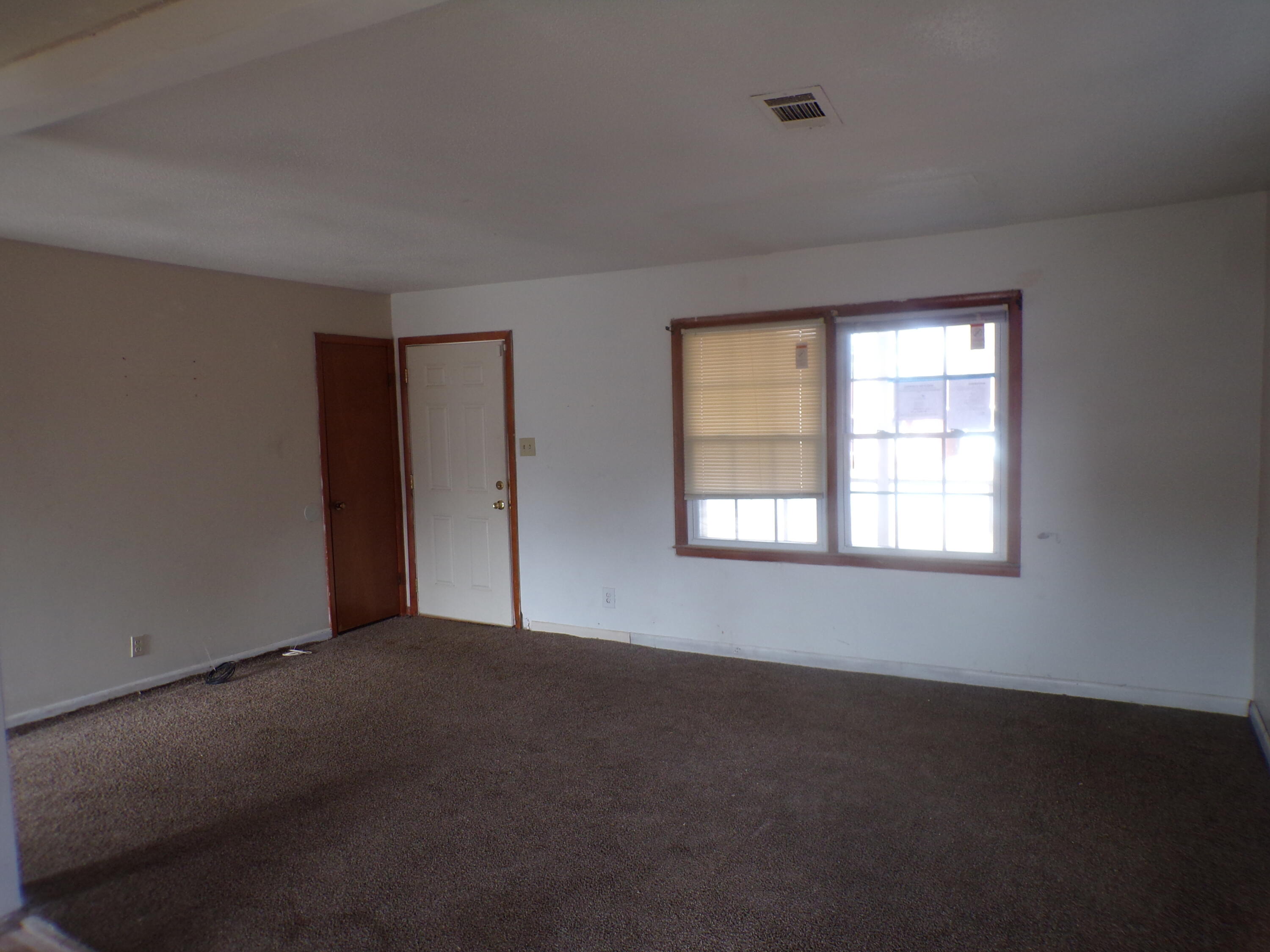 841 Mobley Street Thomson, GA 30824 - Photo 2 of 12 carpet