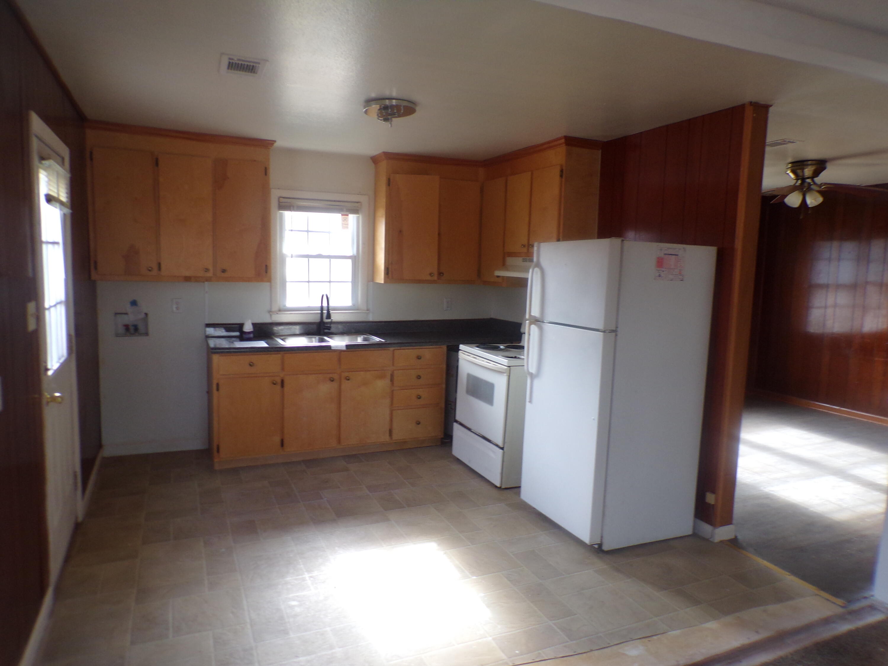 841 Mobley Street Thomson, GA 30824 - Photo 3 of 12 stove, refrigerator