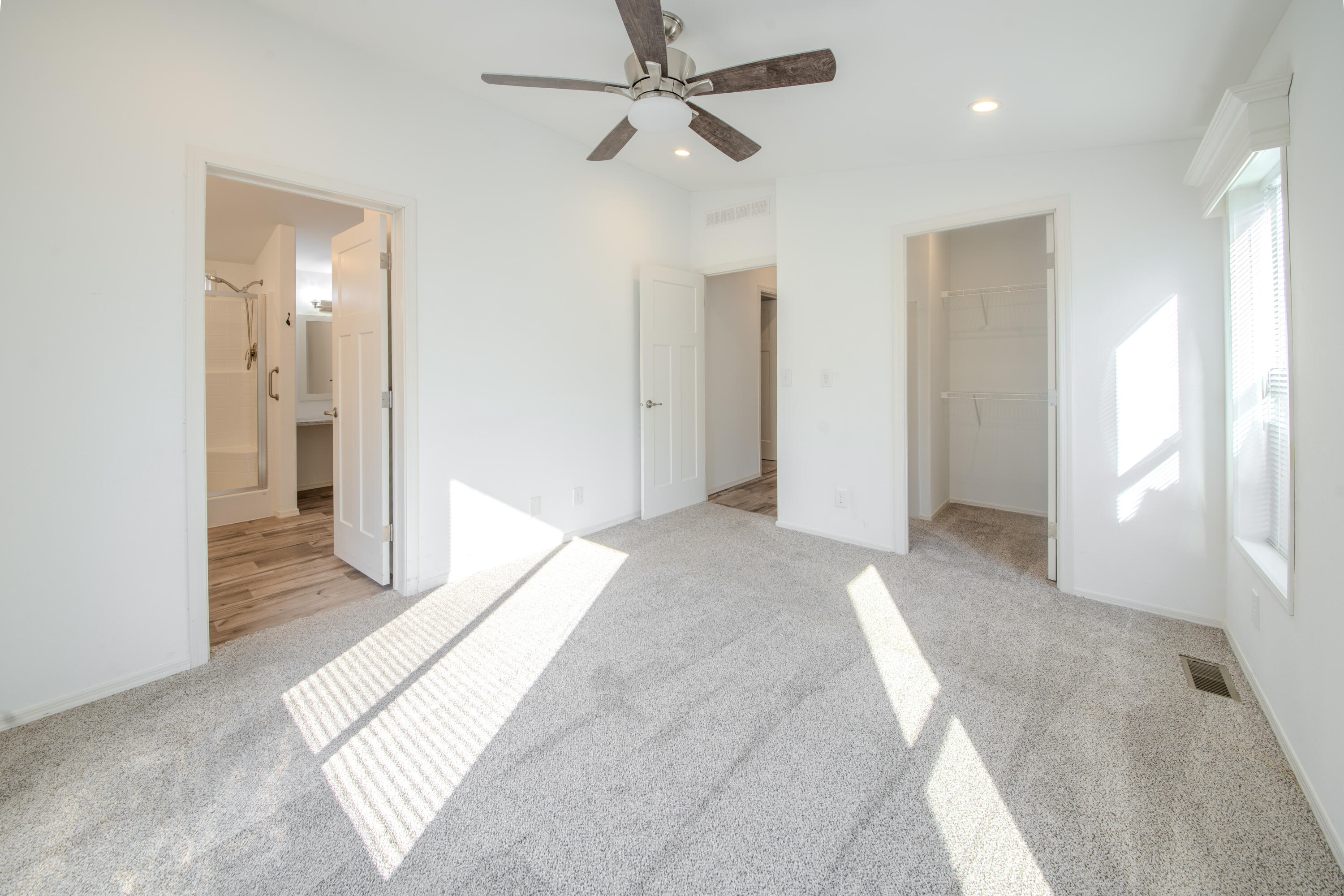61000 Brosterhous Road, Unit 29 Bend, OR 97702 - Photo 20 of 34 Primary Bedroom