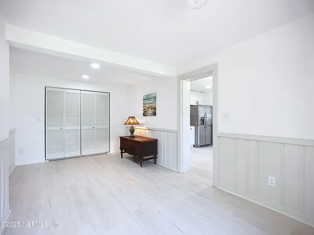a view of livingroom with furniture