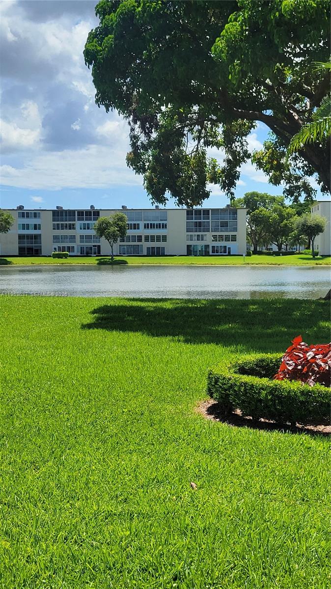 272 Mansfield H, Unit 272 Boca Raton, FL 33434 - Photo 17 of 17 a view of a garden