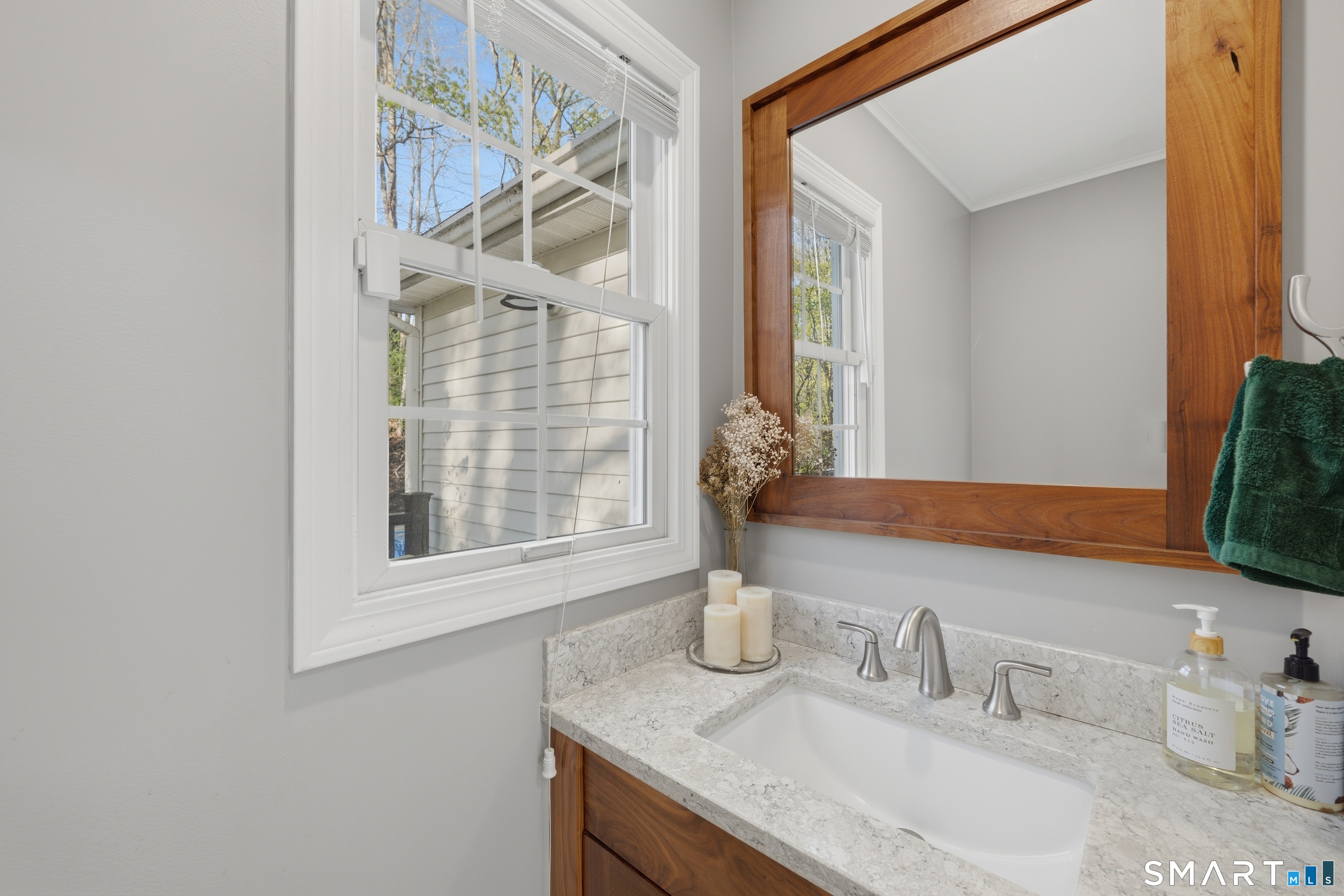 47 Dunbar Lane Hamden, CT 06514 - Photo 12 of 31