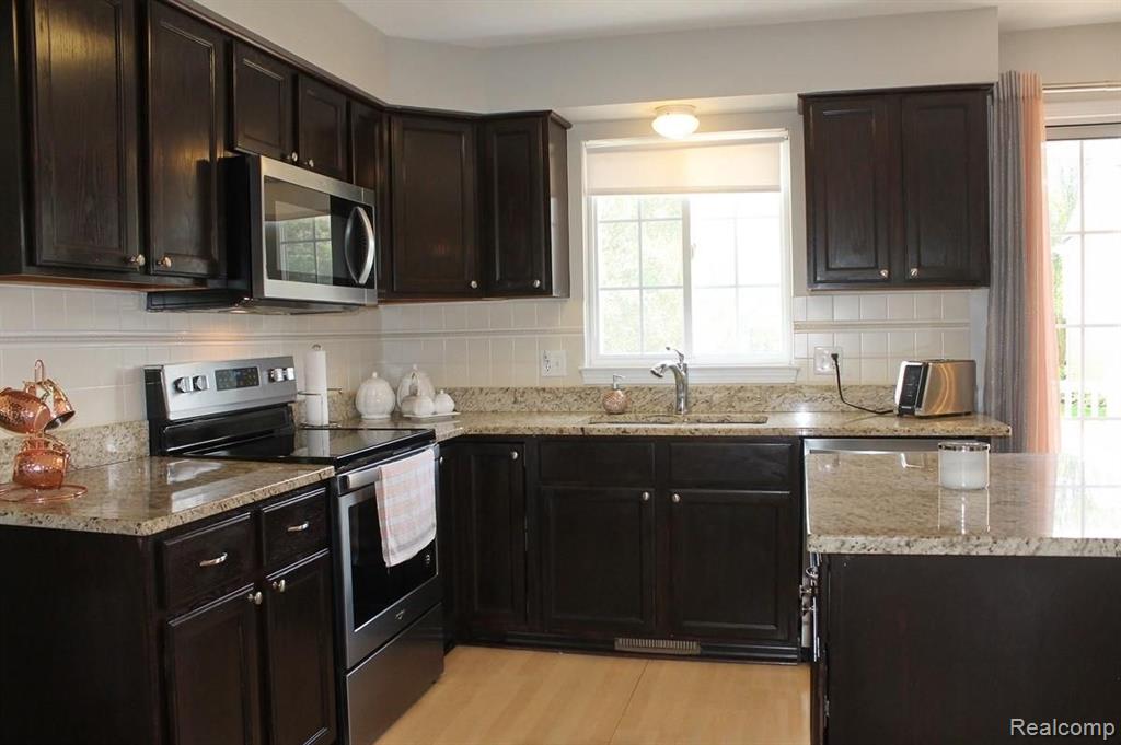 3381 Riverside Court Canton, MI 48188 - Photo 10 of 68