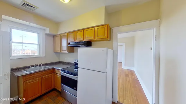 $995 | 469 Delaware Avenue, Unit A, Albany, NY 12209