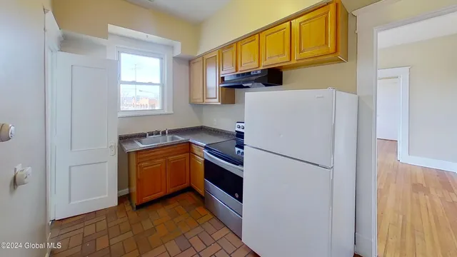 $995 | 469 Delaware Avenue, Unit A, Albany, NY 12209