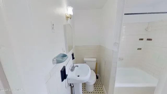 $995 | 469 Delaware Avenue, Unit A, Albany, NY 12209