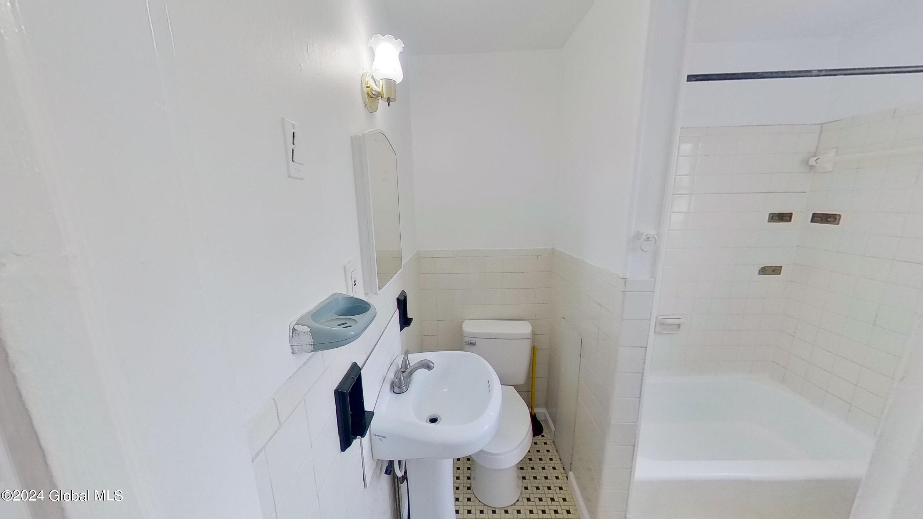 469 Delaware Avenue, Unit A Albany, NY 12209 - Photo 26 of 29 469-Delaware-A-08272024_114312