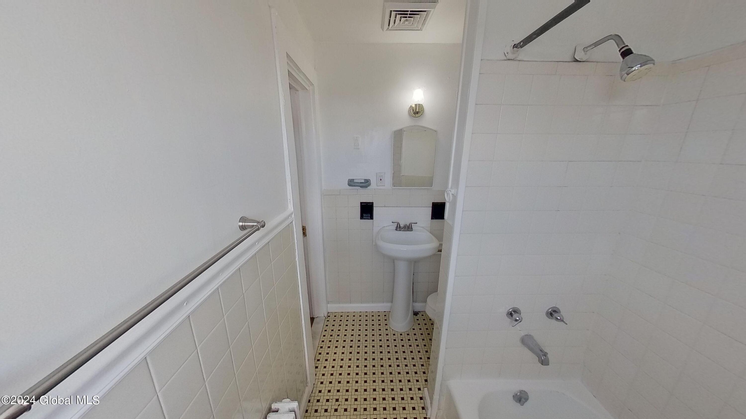 469 Delaware Avenue, Unit A Albany, NY 12209 - Photo 27 of 29 469-Delaware-A-08272024_114416