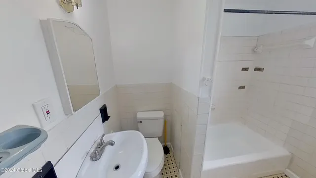 $995 | 469 Delaware Avenue, Unit A, Albany, NY 12209