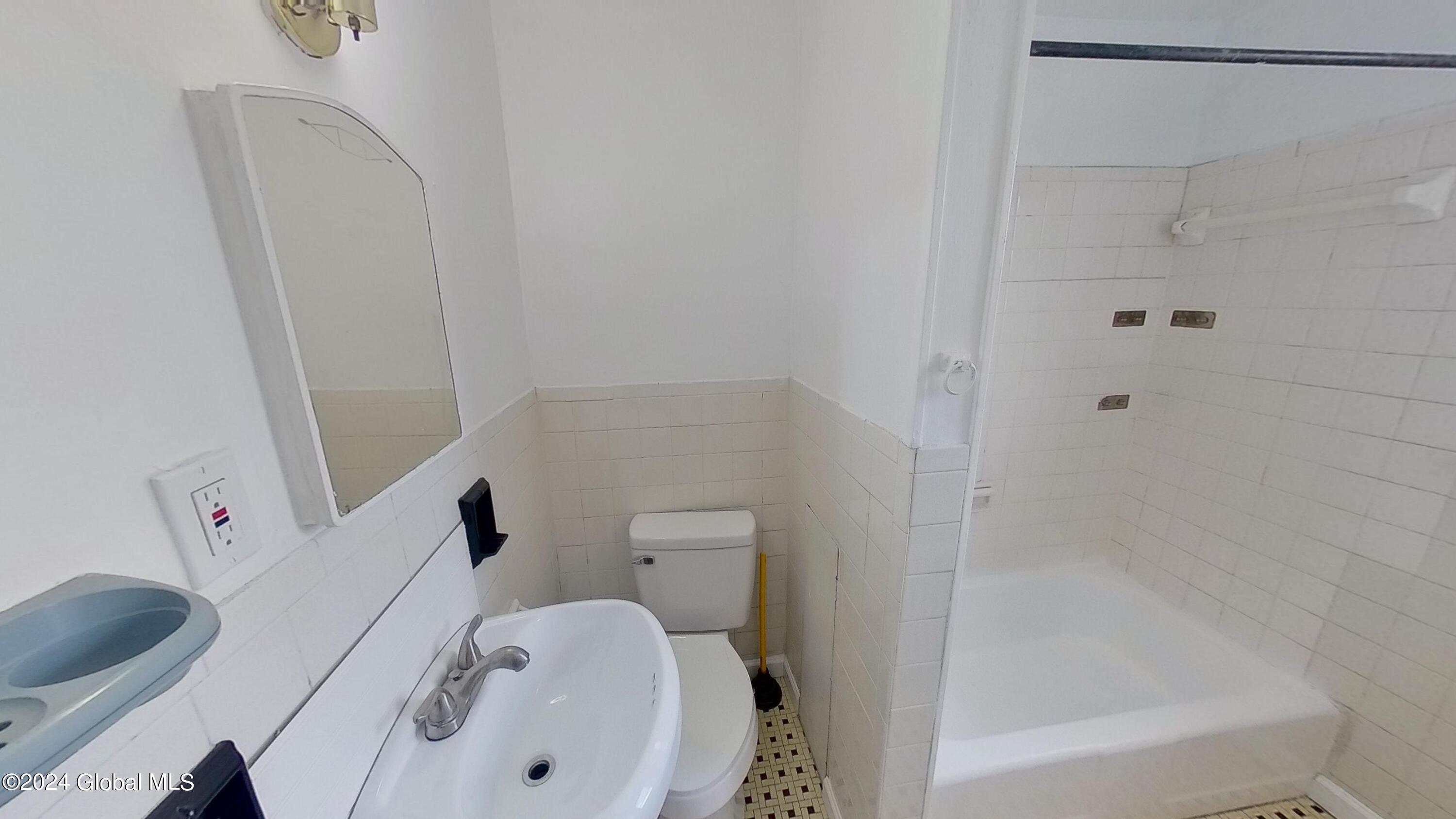 469 Delaware Avenue, Unit A Albany, NY 12209 - Photo 9 of 29 469-Delaware-A-08272024_114355