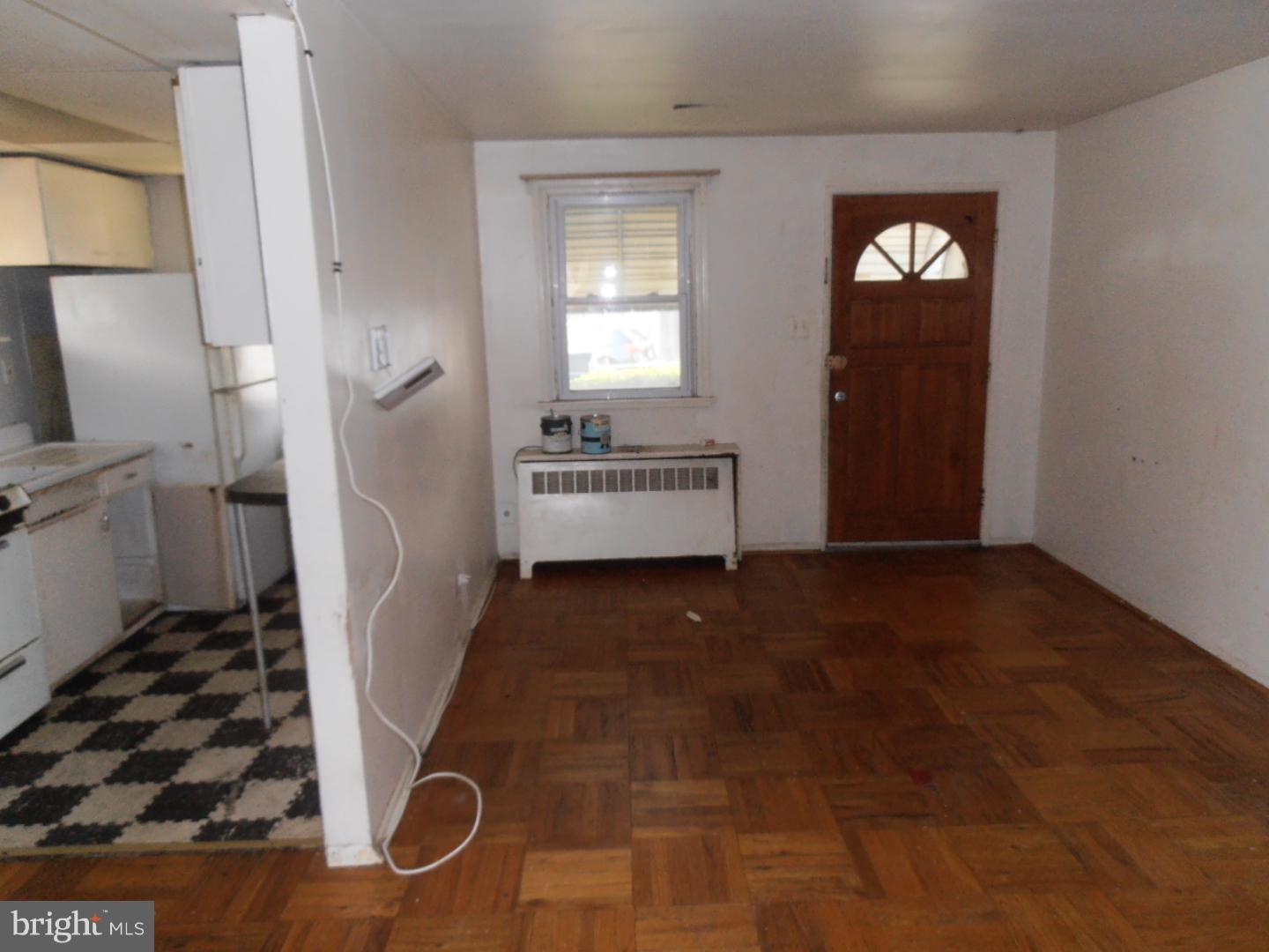 561 Wiltshire Road Upper Darby, PA 19082 - Photo 3 of 17