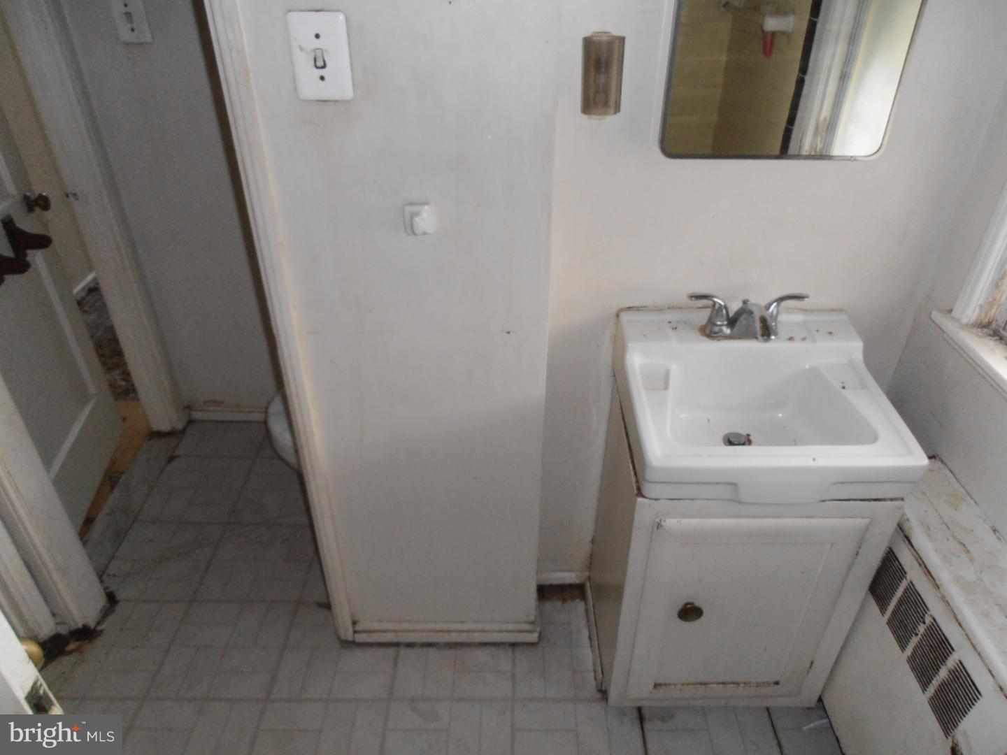 561 Wiltshire Road Upper Darby, PA 19082 - Photo 8 of 17