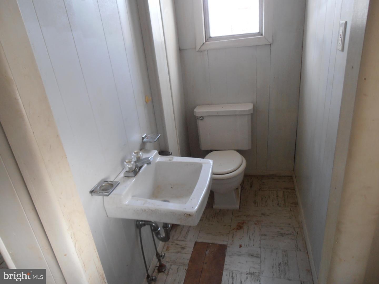 561 Wiltshire Road Upper Darby, PA 19082 - Photo 10 of 17