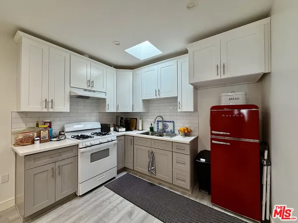 $7,000 | 7764 Fountain Avenue, West Hollywood, CA 90046
