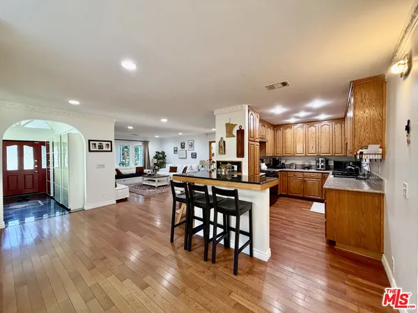 $7,000 | 7764 Fountain Avenue, West Hollywood, CA 90046