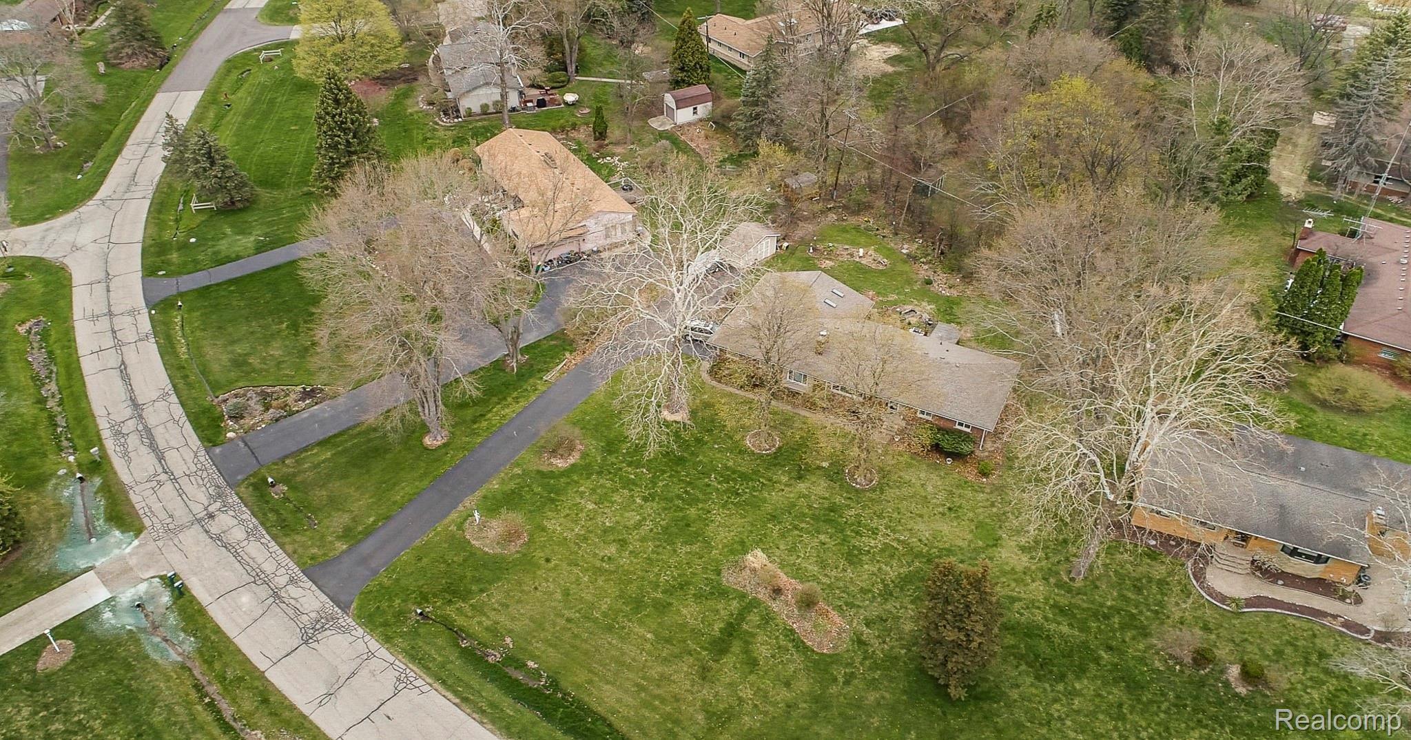 32880 Raphael Road Farmington, MI 48336 - Photo 30 of 32 Aerial view capturing large 3/4 acre lot.