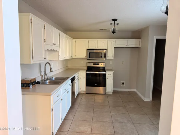 $2,250 | 2334 Heather Ridge, Southaven, MS 38672
