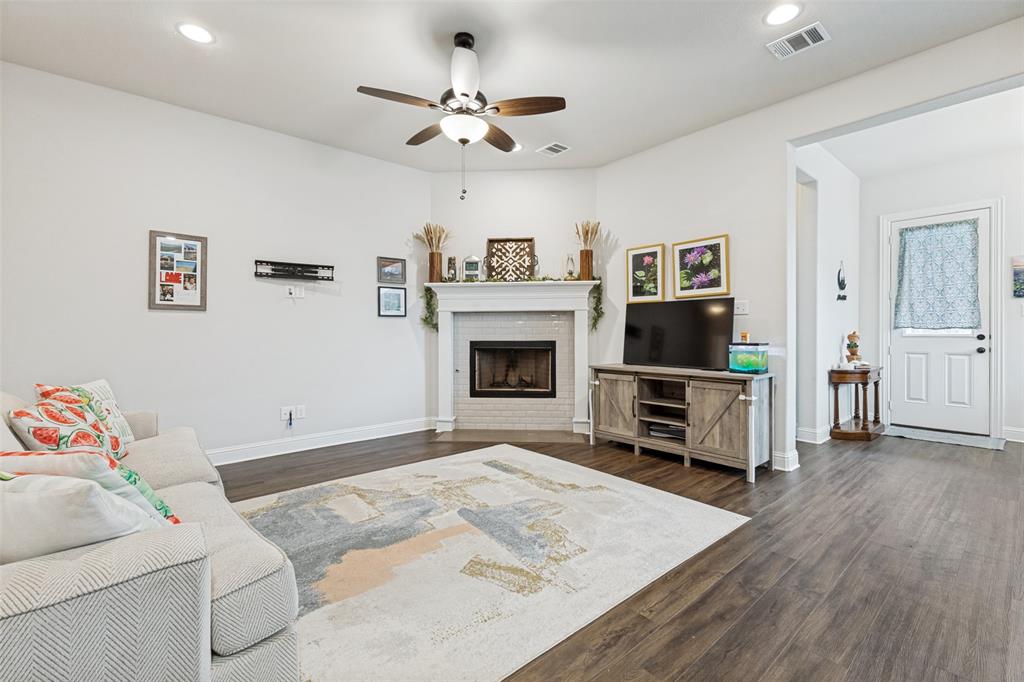 815 Wolf Springs Road Ferris, TX 75125 - Photo 6 of 22