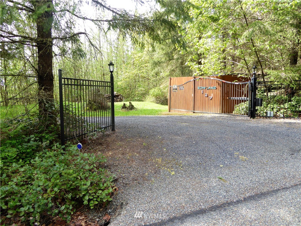 137 Smith Road Centralia, WA 98531 - Photo 1 of 39 a view of a house with a trees