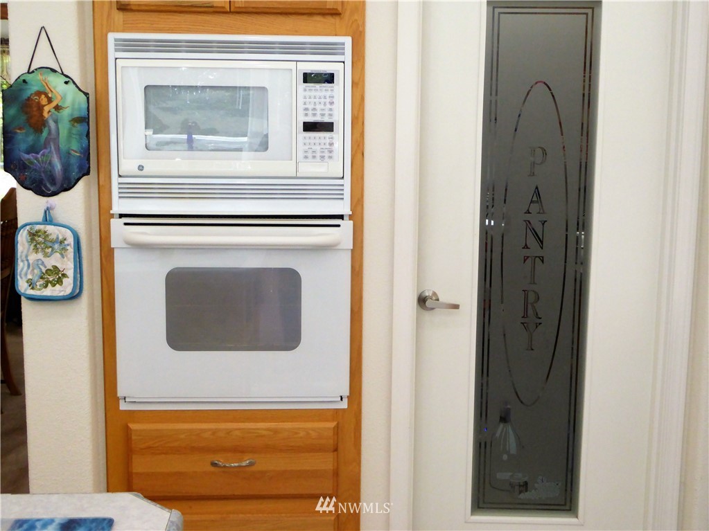 137 Smith Road Centralia, WA 98531 - Photo 13 of 39 a bathroom with a washer and dryer