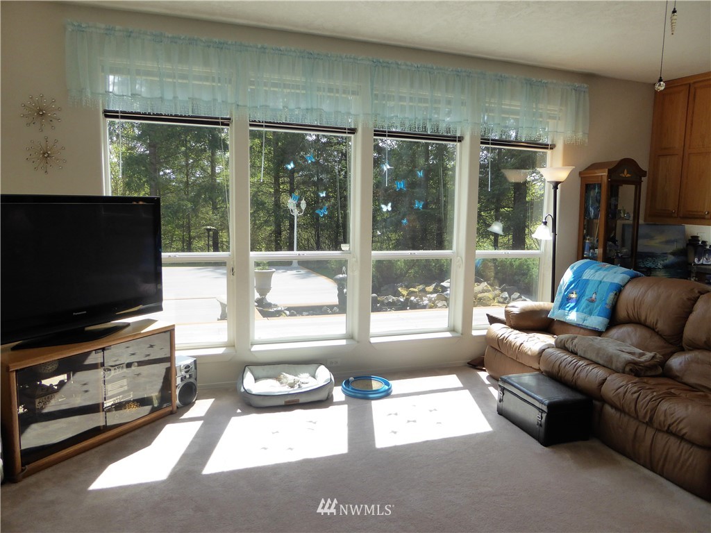 137 Smith Road Centralia, WA 98531 - Photo 17 of 39 a living room with furniture and a flat screen tv