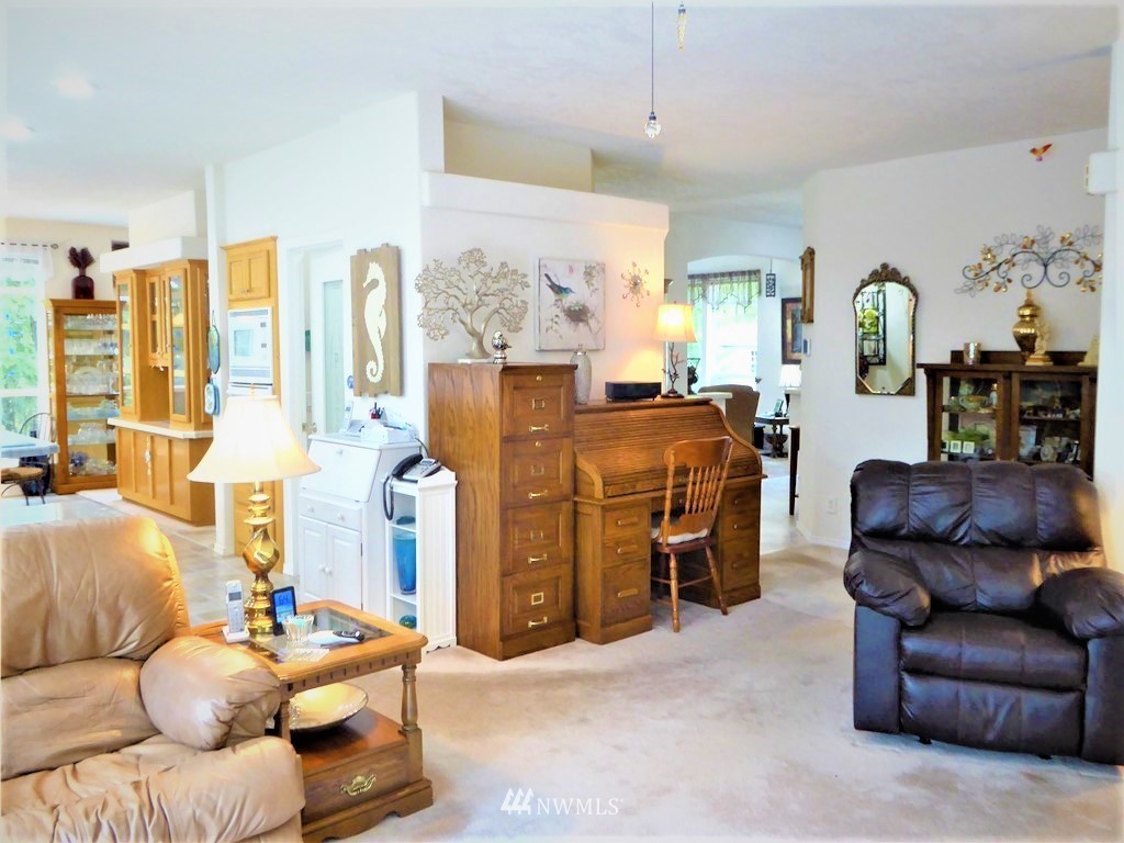 137 Smith Road Centralia, WA 98531 - Photo 18 of 39 a living room with furniture and a large window