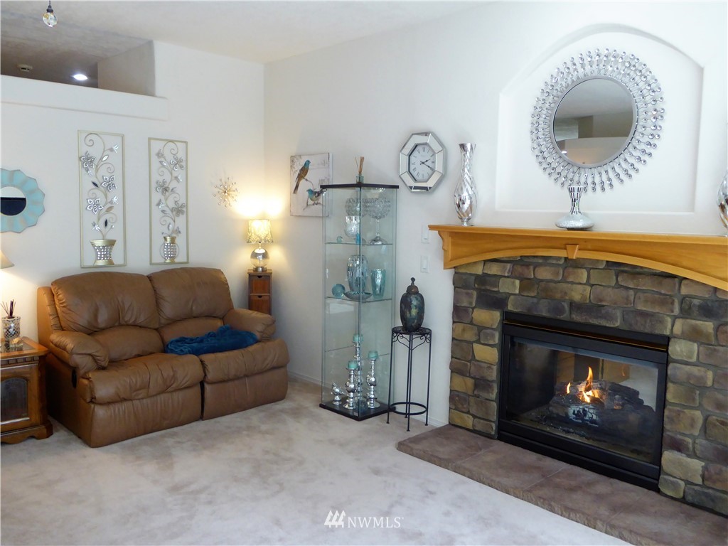 137 Smith Road Centralia, WA 98531 - Photo 19 of 39 a living room with furniture and a fireplace