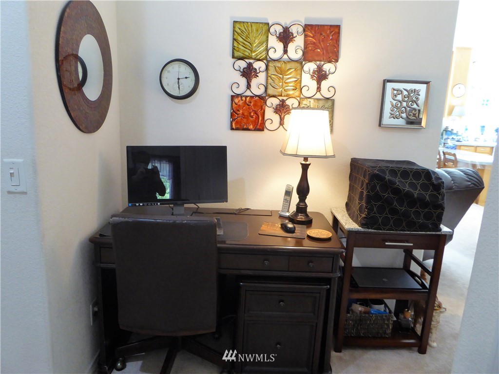 137 Smith Road Centralia, WA 98531 - Photo 20 of 39 a living room with furniture and a window