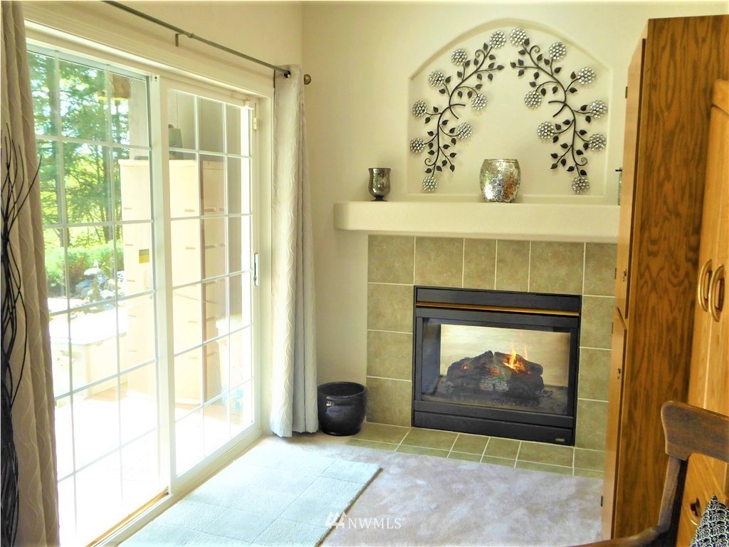 137 Smith Road Centralia, WA 98531 - Photo 22 of 39 a living room with a fireplace with a clock on the wall