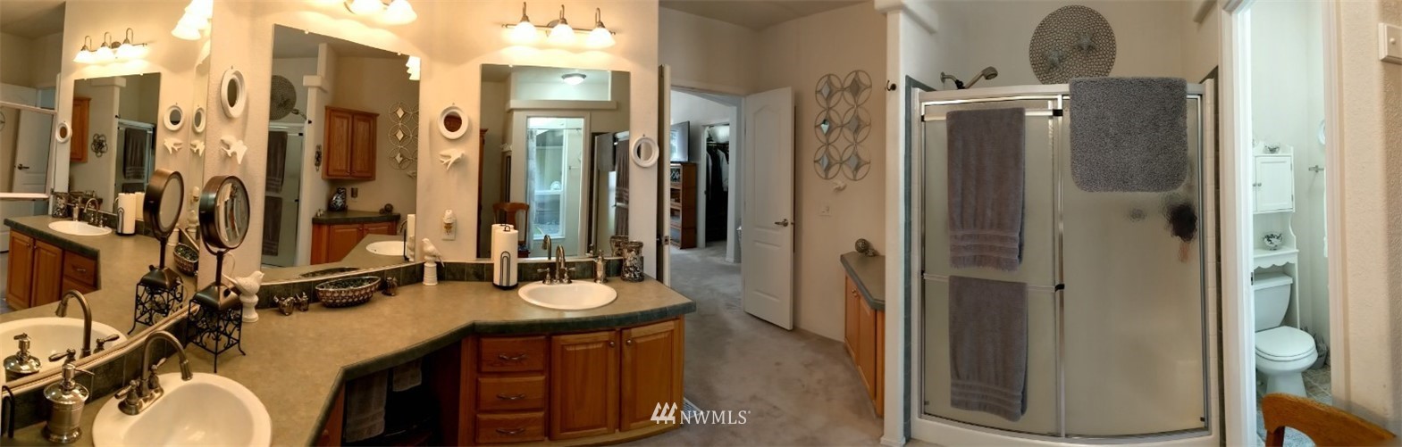 137 Smith Road Centralia, WA 98531 - Photo 25 of 39 a bathroom with double vanity and a shower