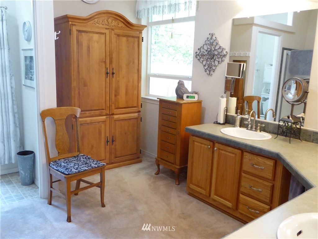 137 Smith Road Centralia, WA 98531 - Photo 27 of 39 a bathroom with a sink a mirror and a shower