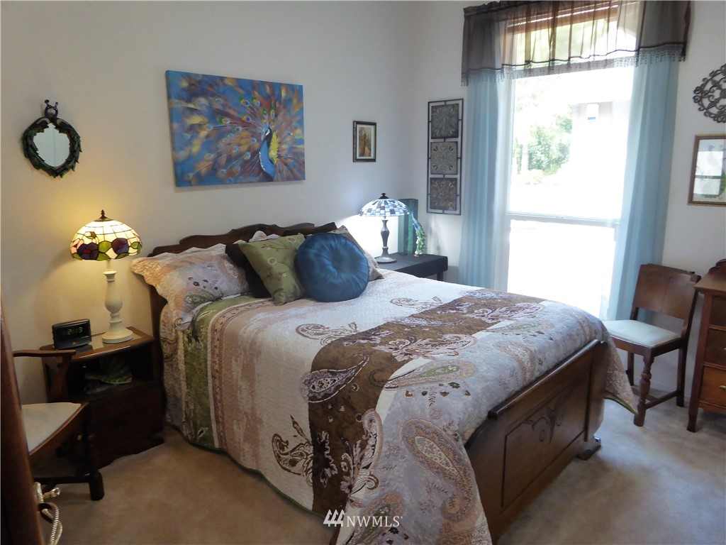 137 Smith Road Centralia, WA 98531 - Photo 29 of 39 a bedroom with a bed and a painting on the wall