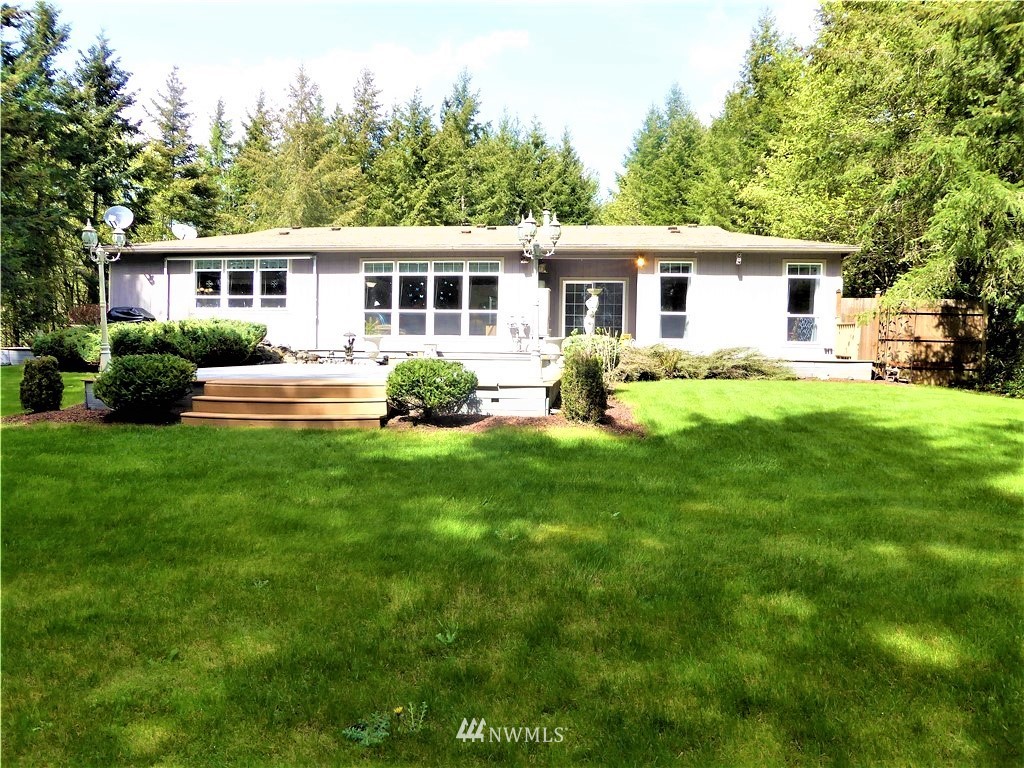 137 Smith Road Centralia, WA 98531 - Photo 4 of 39 a front view of house with yard and green space