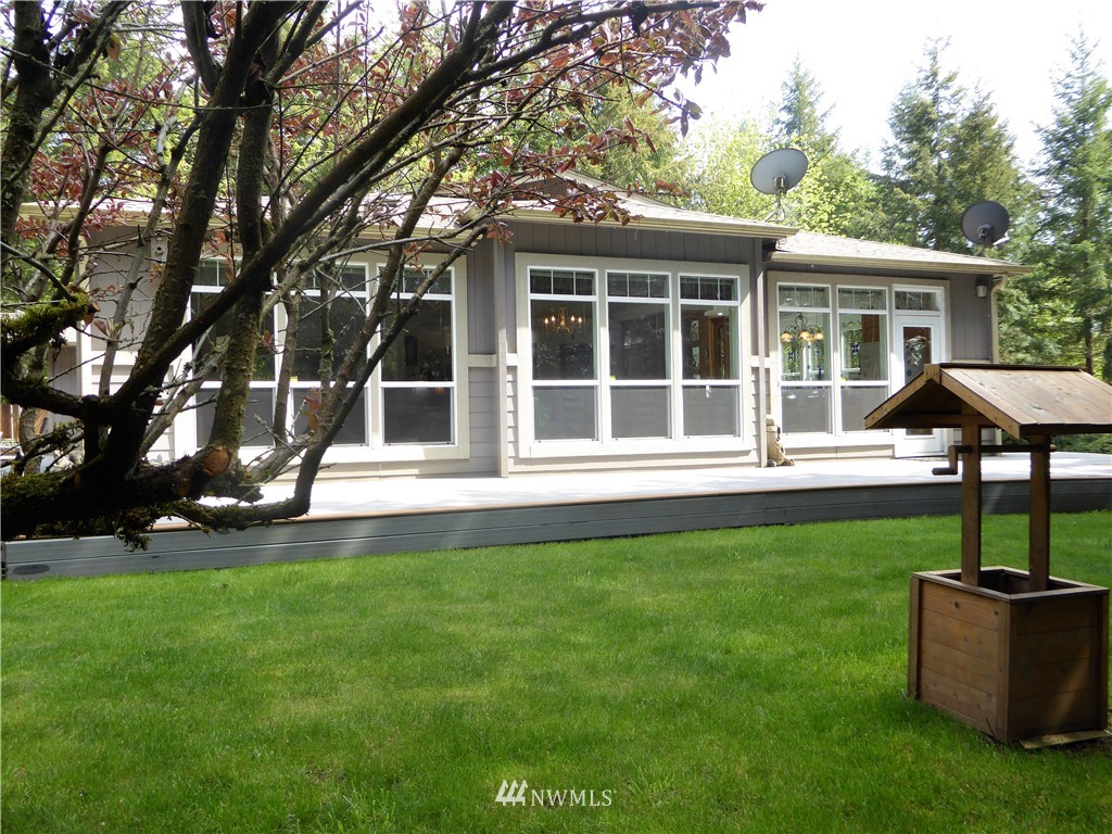 137 Smith Road Centralia, WA 98531 - Photo 36 of 39 a house view with sitting space and garden
