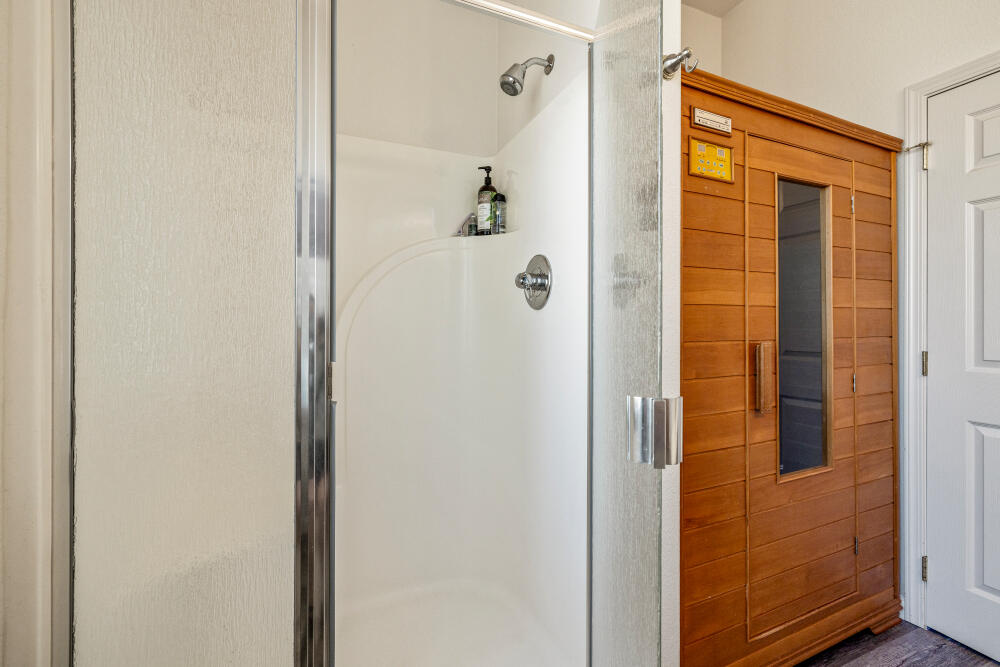 6246 Sanderling Road Klamath Falls, OR 97601 - Photo 46 of 61 Sauna