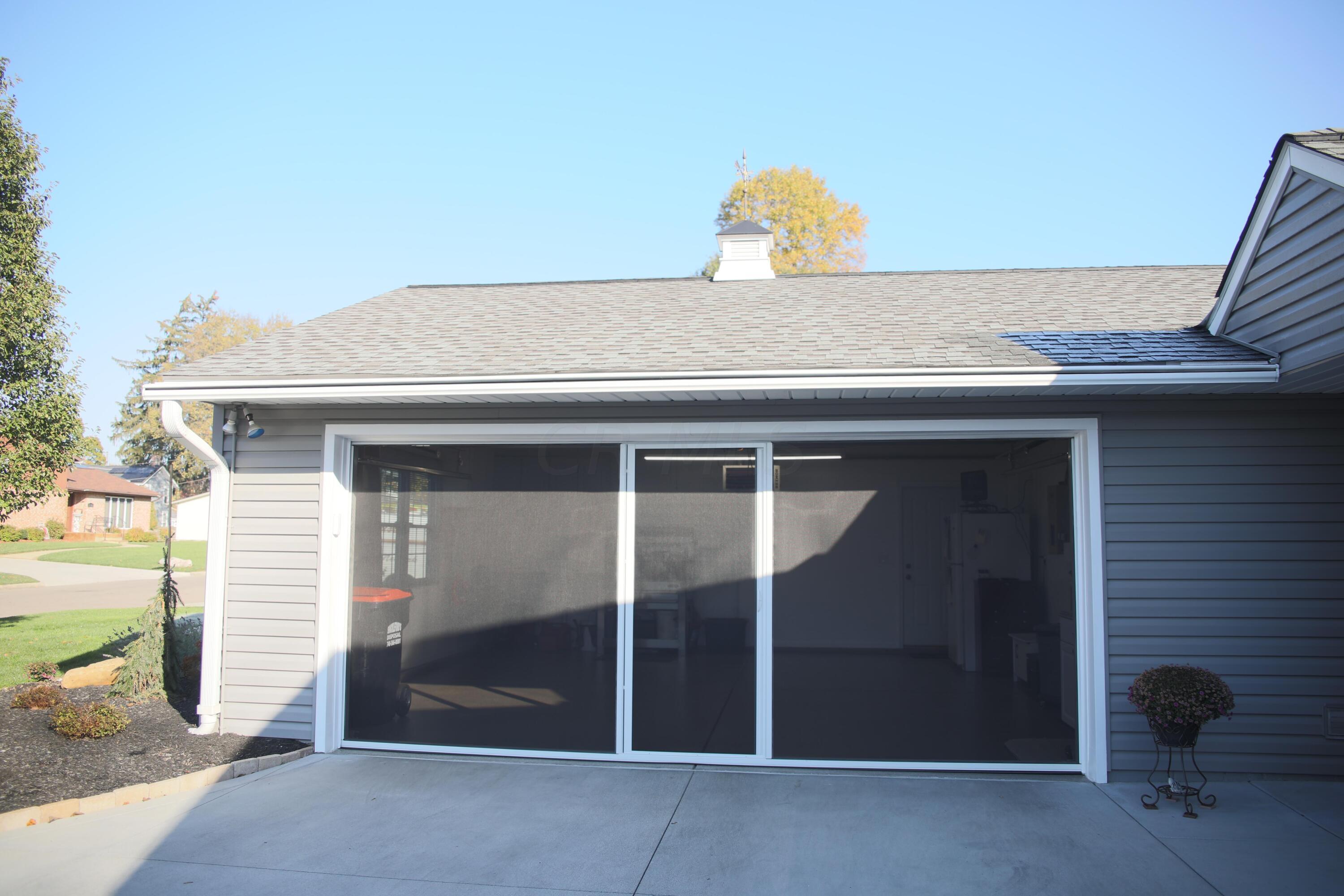 768 South Hampton Road Newark, OH 43055 - Photo 32 of 40 Garage screen door