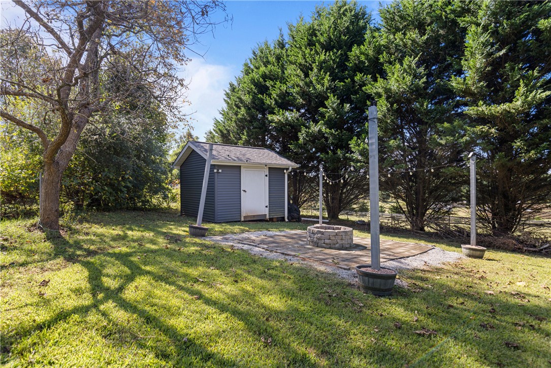 436 Mt Tabor Church Road Pickens, SC 29671 - Photo 9 of 38