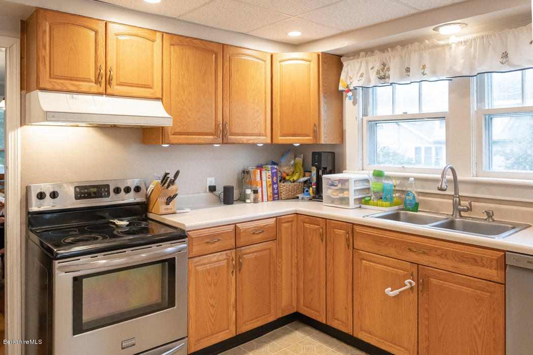 142 Cheshire Road Pittsfield, MA 01201 - Photo 16 of 34 Kitchen