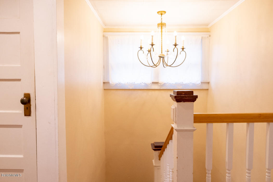 142 Cheshire Road Pittsfield, MA 01201 - Photo 27 of 34 Bannister