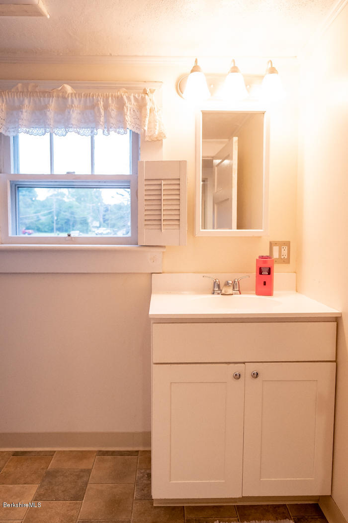 142 Cheshire Road Pittsfield, MA 01201 - Photo 28 of 34 2nd floor bath