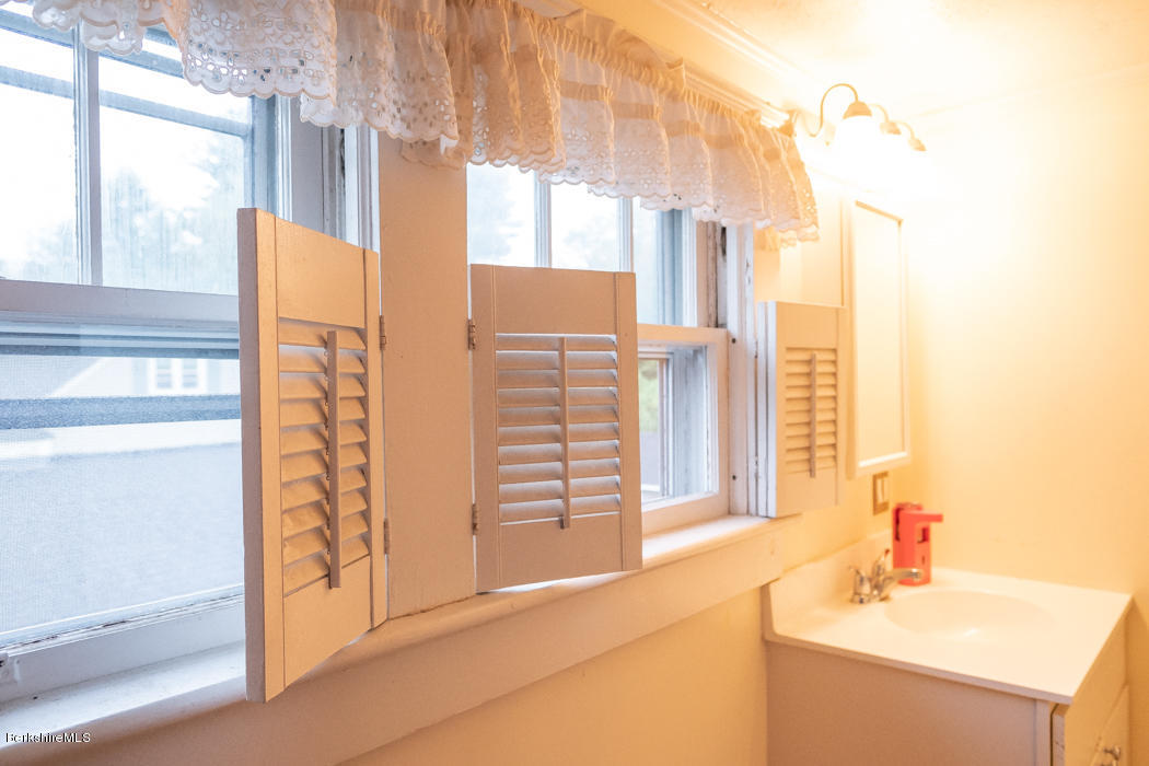 142 Cheshire Road Pittsfield, MA 01201 - Photo 29 of 34 2nd floor bath